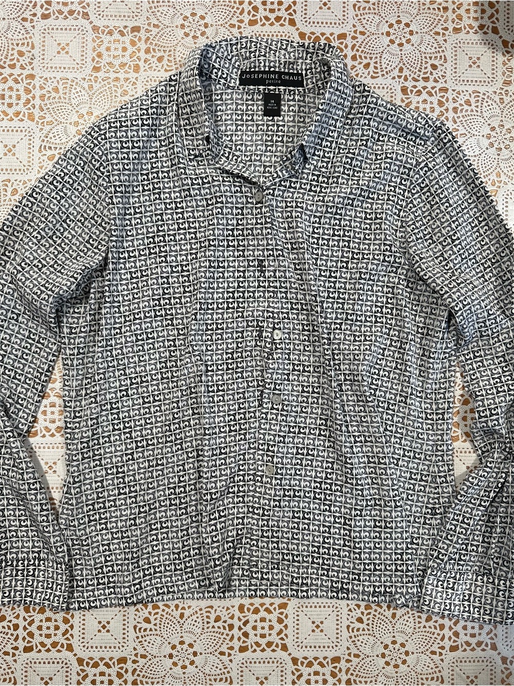 Josephine Chaus Petite 14 Black White Geometric Button Front Blouse